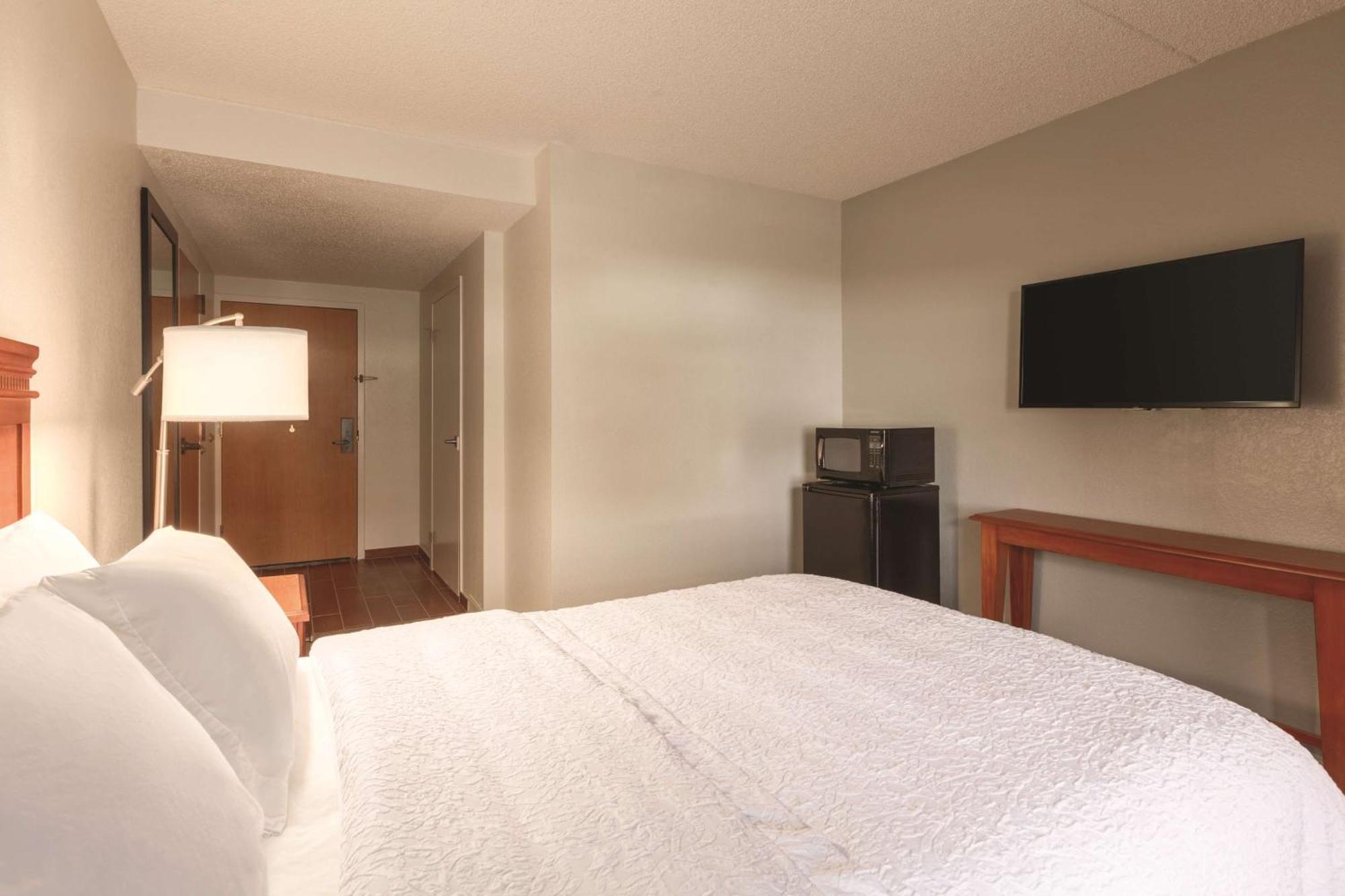 Double Room with Roll-In Shower - Mobility Access/Non-Smoking
