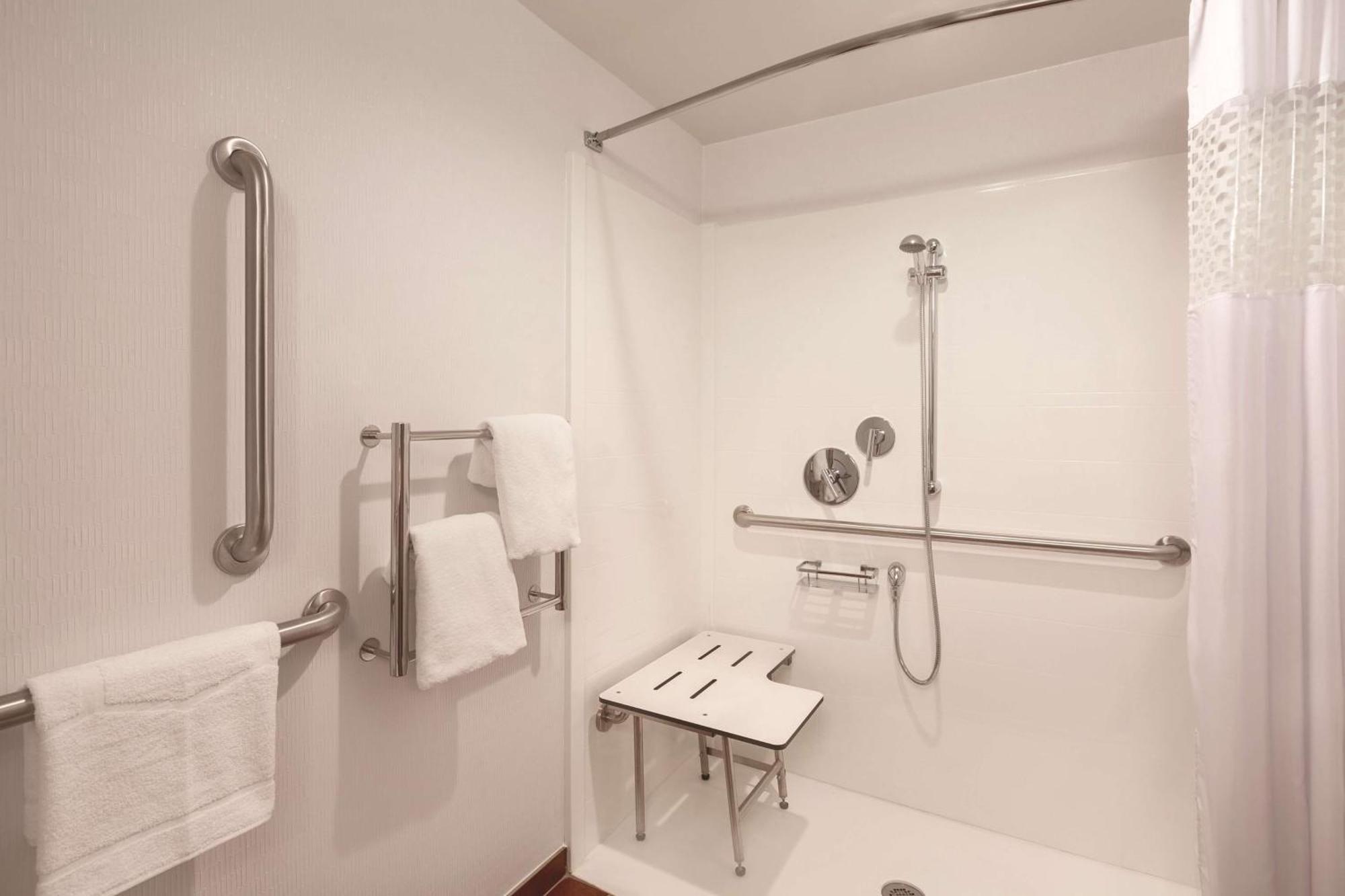 Double Room Roll Shower Mobility Access or Non-Smoking