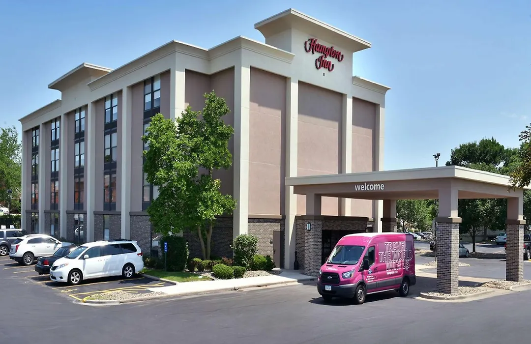 Hampton Inn Des Moines-Airport-1